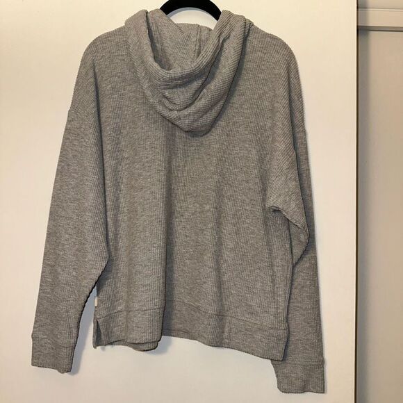 UGG Women’s Gray Ribbed Drawstring Hoodie Size Small - Picture 6 of 13